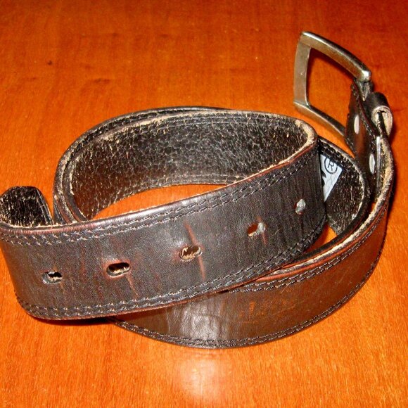 LeVI'S Vintage Black Genuine Leather Belt w Silvertone Metal Buckle Sz 36 - Picture 4 of 7